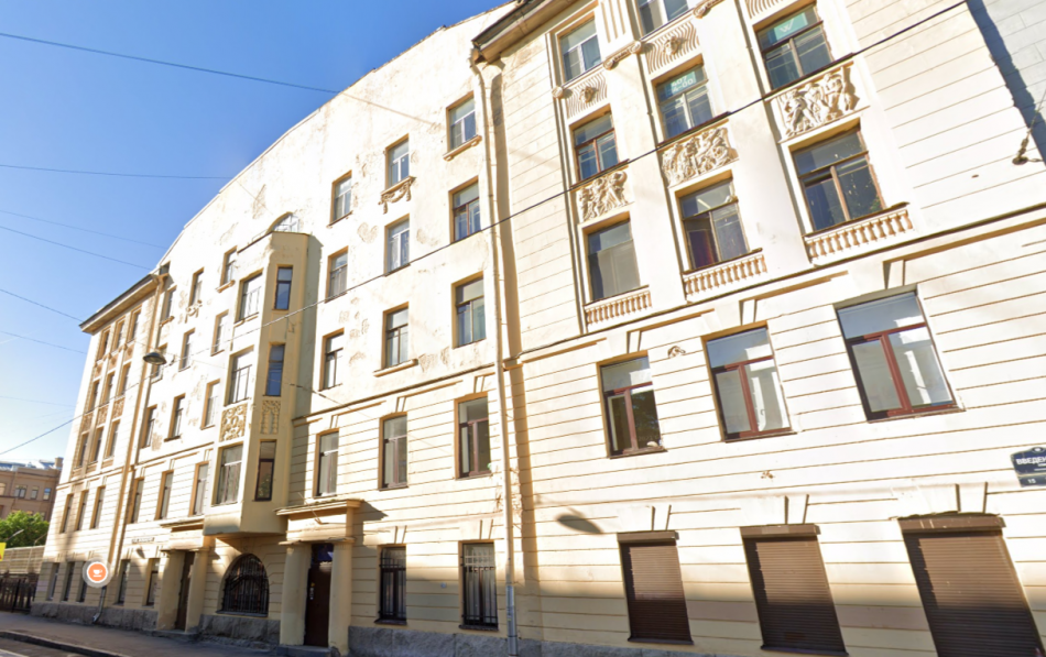 Градозащитники вступились за исторические окна дома на Введенской улице